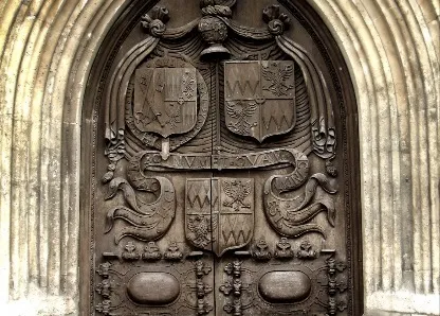 Bild einer großen Tür.